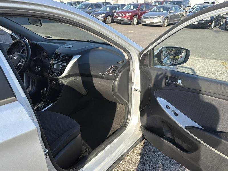 Used 2012 Hyundai Accent SE FWD image 18