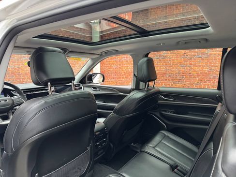 Used 2022 Jeep Grand Cherokee L Limited AWD/4WD image 25