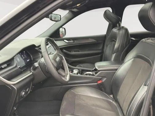 Used 2023 Jeep Grand Cherokee Altitude AWD/4WD image 8