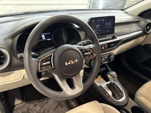 Used 2023 Kia Forte LXS w/ LXS Technology Package image 9