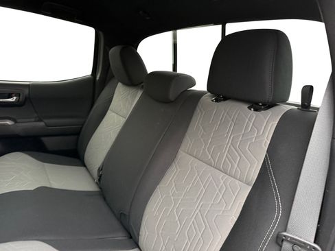 Used 2022 Toyota Tacoma TRD Off-Road image 16