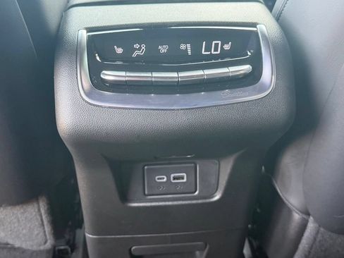 Used 2024 Cadillac XT6 Sport w/ Technology Package AWD/4WD image 17