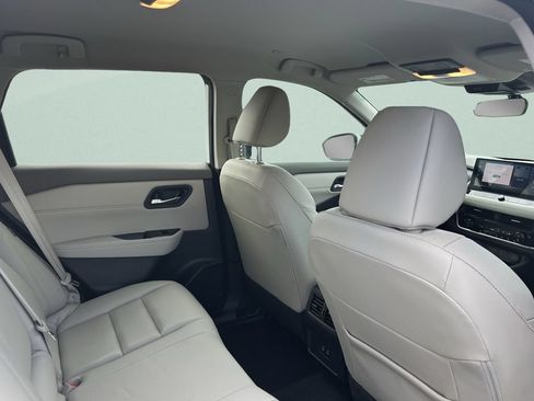 Used 2024 Nissan Rogue SL FWD image 22