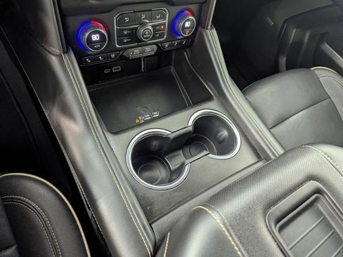 Used 2023 Chevrolet Suburban Premier image 6