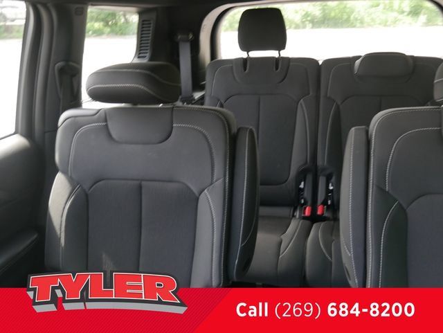 Certified 2024 Jeep Grand Cherokee L Laredo w/ Luxury Tech Group I AWD/4WD image 39