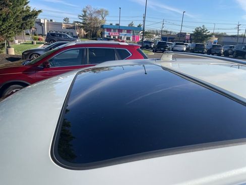 Used 2019 INFINITI QX60 Luxe w/ Sensory Package image 4