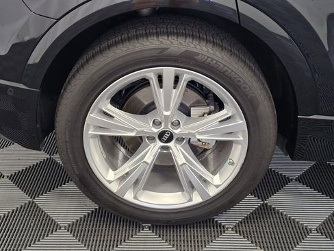 Used 2023 Audi Q8 Prestige image 27