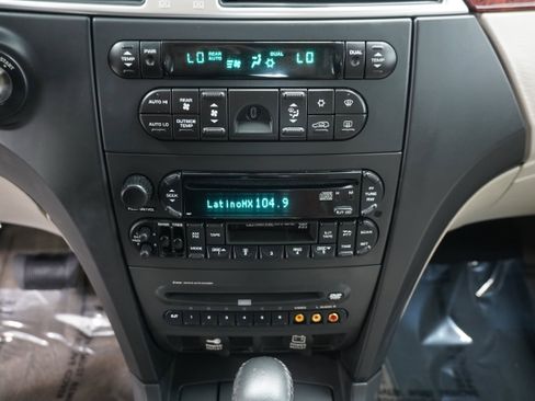 Used 2005 Chrysler Pacifica Touring FWD image 34
