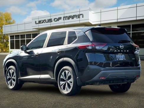 Used 2023 Nissan Rogue SV image 3