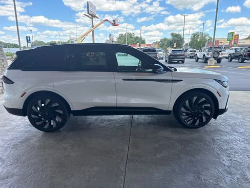 Used 2024 Lincoln Nautilus Reserve w/ Equipment Group 202A AWD/4WD image 5