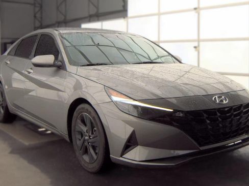 Used 2022 Hyundai Elantra SEL FWD image 4