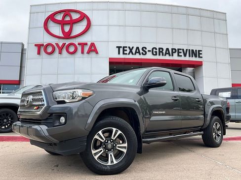 Used 2016 Toyota Tacoma TRD Sport image 2