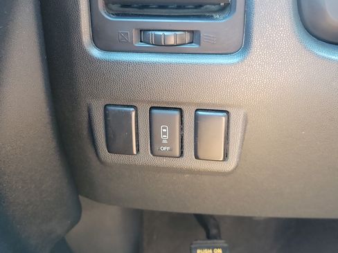 Used 2012 Nissan Titan SV w/ SV Value Truck Pkg AWD/4WD image 25