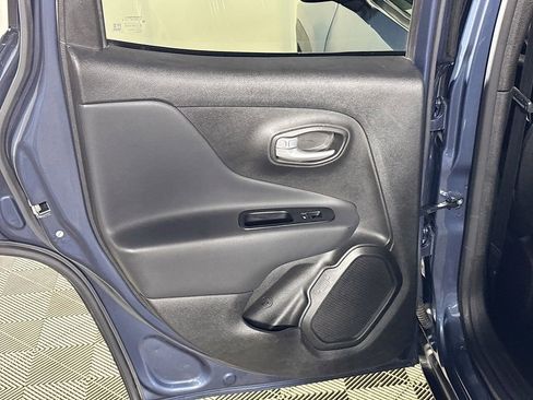 Used 2023 Jeep Renegade Trailhawk image 19