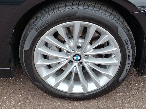 Used 2022 BMW 530i xDrive w/ Premium Package image 8