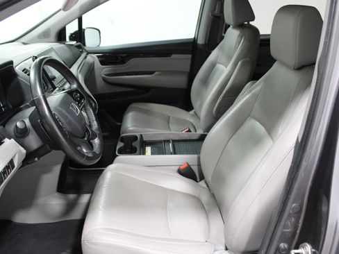 Used 2019 Honda Odyssey Elite image 3
