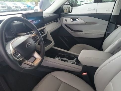 Used 2026 Ford Explorer Active w/ Active Comfort Package RWD image 10