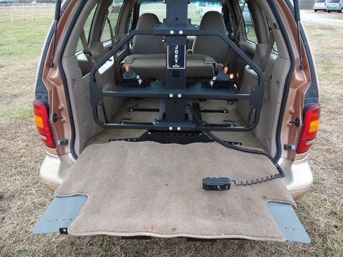 Used 1995 Ford Windstar LX image 19