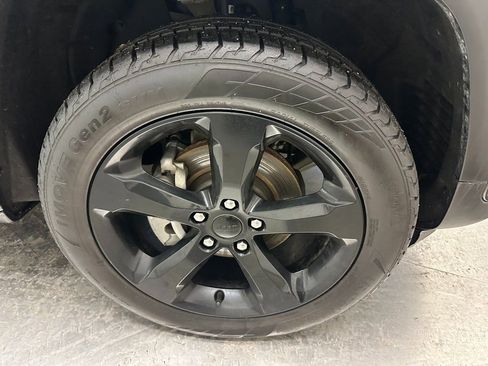 Certified 2023 Jeep Grand Cherokee Altitude image 30