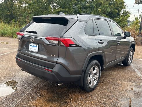 Used 2025 Toyota RAV4 XLE w/ Convenience Package FWD image 4