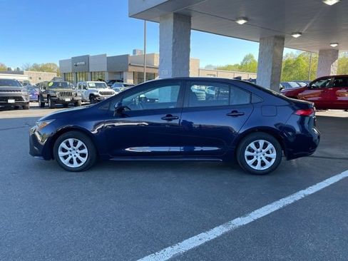 Used 2022 Toyota Corolla LE w/ Carpet Mat Package (TMS) FWD image 9