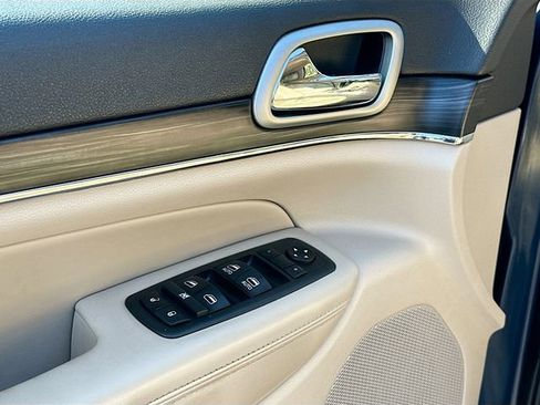 Used 2020 Jeep Grand Cherokee Limited image 18