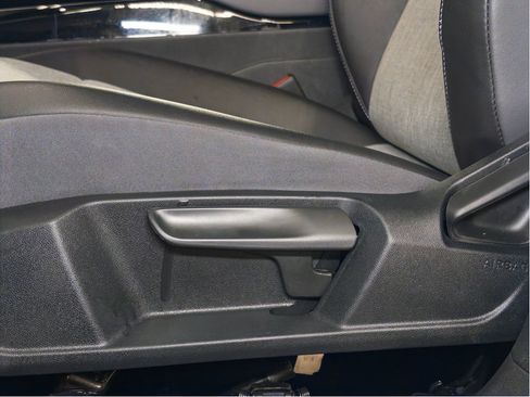 Used 2023 Volkswagen ID.4 Pro AWD/4WD image 6