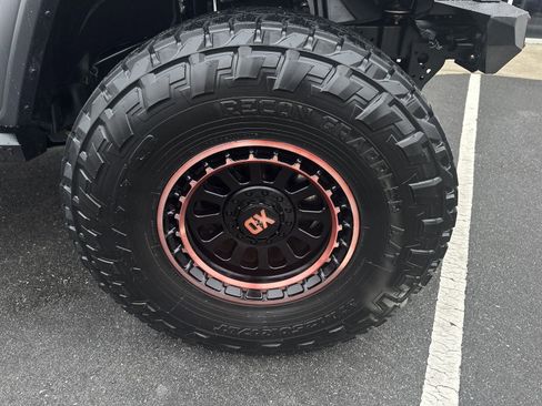 Used 2020 Jeep Gladiator Sport w/ Quick Order Package 24S image 33