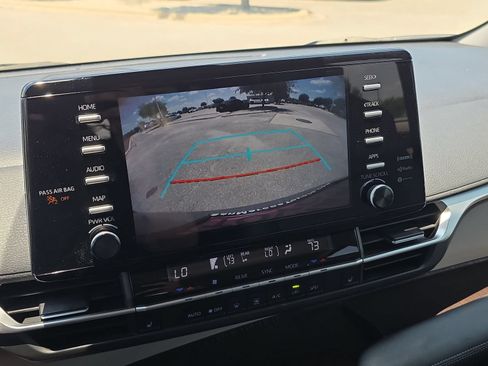 Used 2021 Toyota Sienna XLE FWD image 19