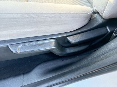 Used 2018 Honda HR-V LX image 14