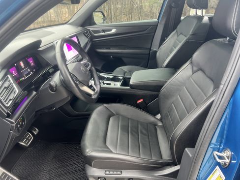 Certified 2024 Volkswagen Atlas Cross Sport SEL R-Line image 16