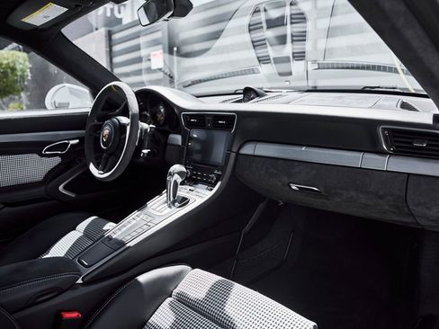 Used 2018 Porsche 911 GT3 RWD image 37