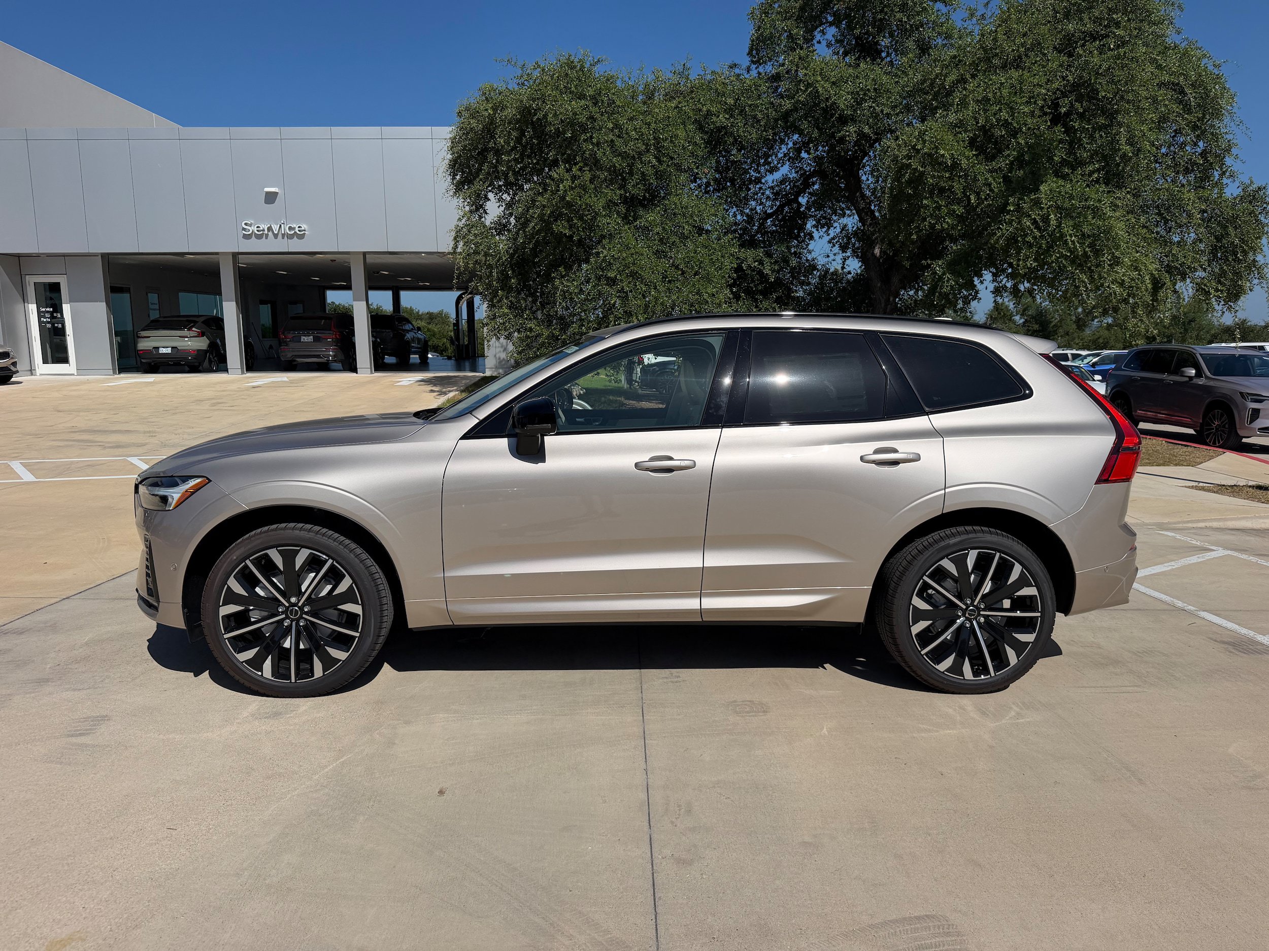 New 2026 Volvo XC60 B5 Ultra w/ Protection Package Premier AWD/4WD image 3