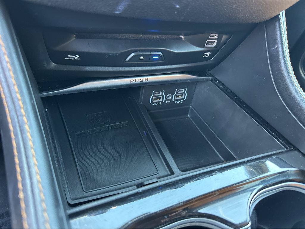Used 2023 Chrysler Pacifica Pinnacle FWD image 27