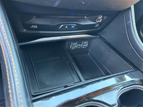 Used 2023 Chrysler Pacifica Pinnacle FWD image 27