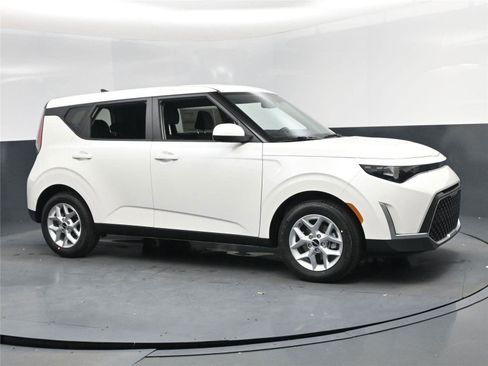 New 2025 Kia Soul LX w/ LX Technology Package image 3
