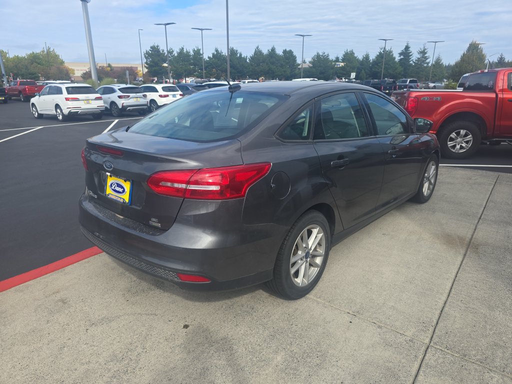 Used 2018 Ford Focus SE FWD image 4