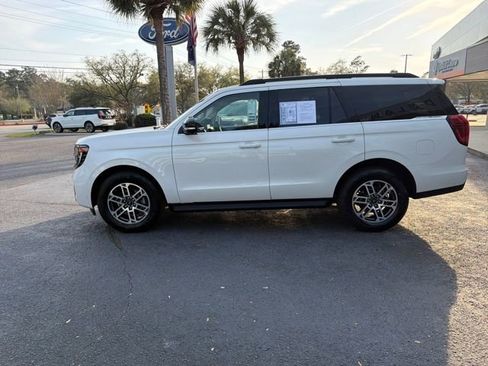 Used 2025 Ford Expedition Active image 4