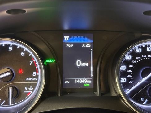 Used 2019 Toyota Camry LE w/ Convenience Package FWD image 12