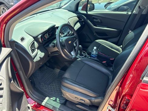 Used 2022 Chevrolet Trax LT w/ LT Convenience Package AWD/4WD image 7