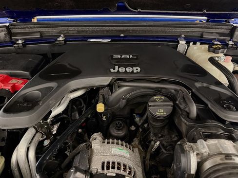 Used 2018 Jeep Wrangler Unlimited Sport S AWD/4WD image 32