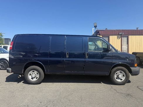Used 2015 Chevrolet Express 2500 w/ Cold Climate Package RWD image 15