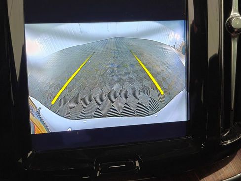 Used 2023 Volvo XC60 B5 Plus image 7