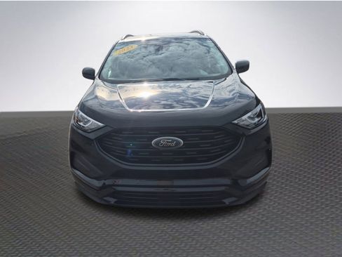 Used 2024 Ford Edge SE w/ Black Appearance Package image 3