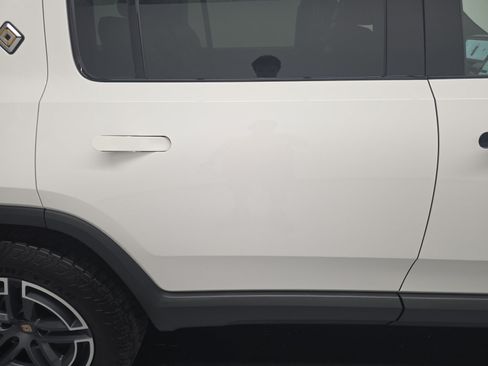 Used 2025 Rivian R1S Adventure AWD/4WD image 36