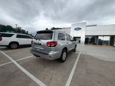 Used 2022 Toyota Sequoia SR5 AWD/4WD image 21