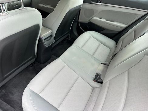 Used 2017 Hyundai Elantra SE FWD image 12