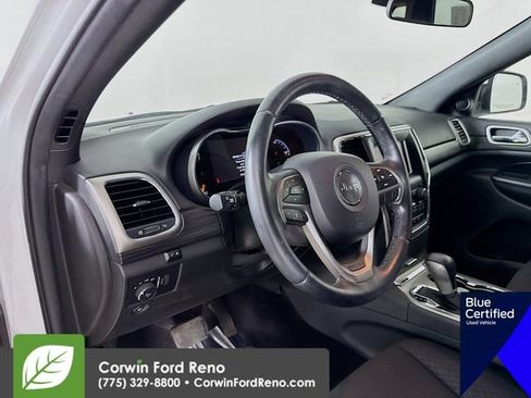 Used 2019 Jeep Grand Cherokee Laredo AWD/4WD image 11