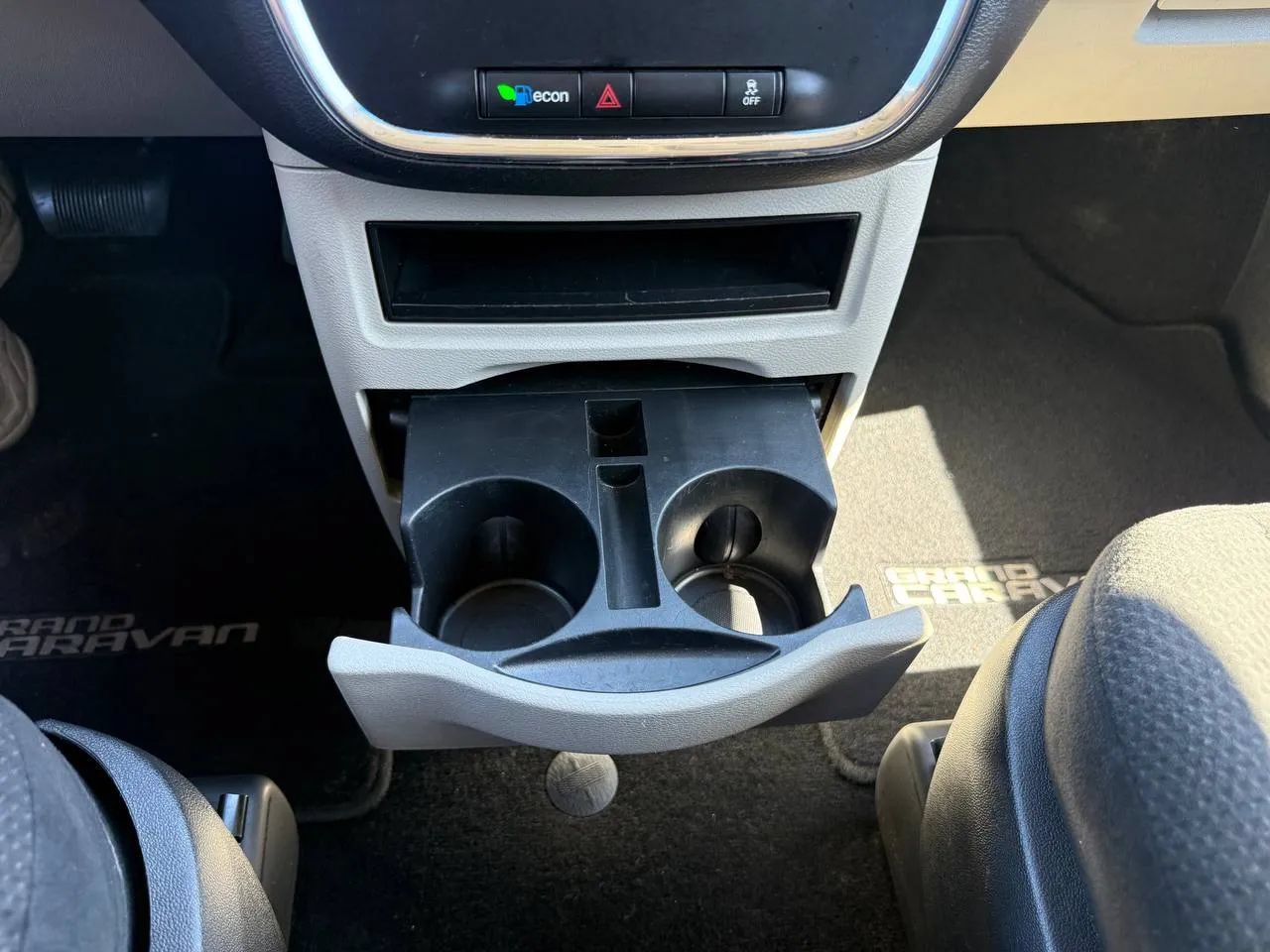 Used 2015 Dodge Grand Caravan American Value Package w/ UConnect Hands-Free Group FWD image 49