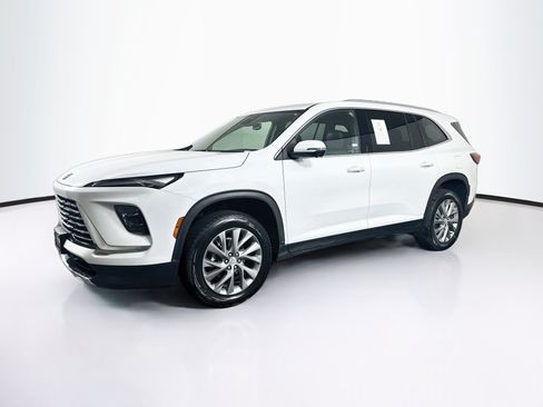 Used 2025 Buick Enclave Preferred FWD image 3